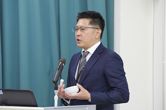 研究所長よりご挨拶。創業時のエピソードも交え、研究開発体制をご紹介しました。
