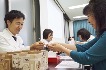 オリジナル香水づくりは大変好評でした。